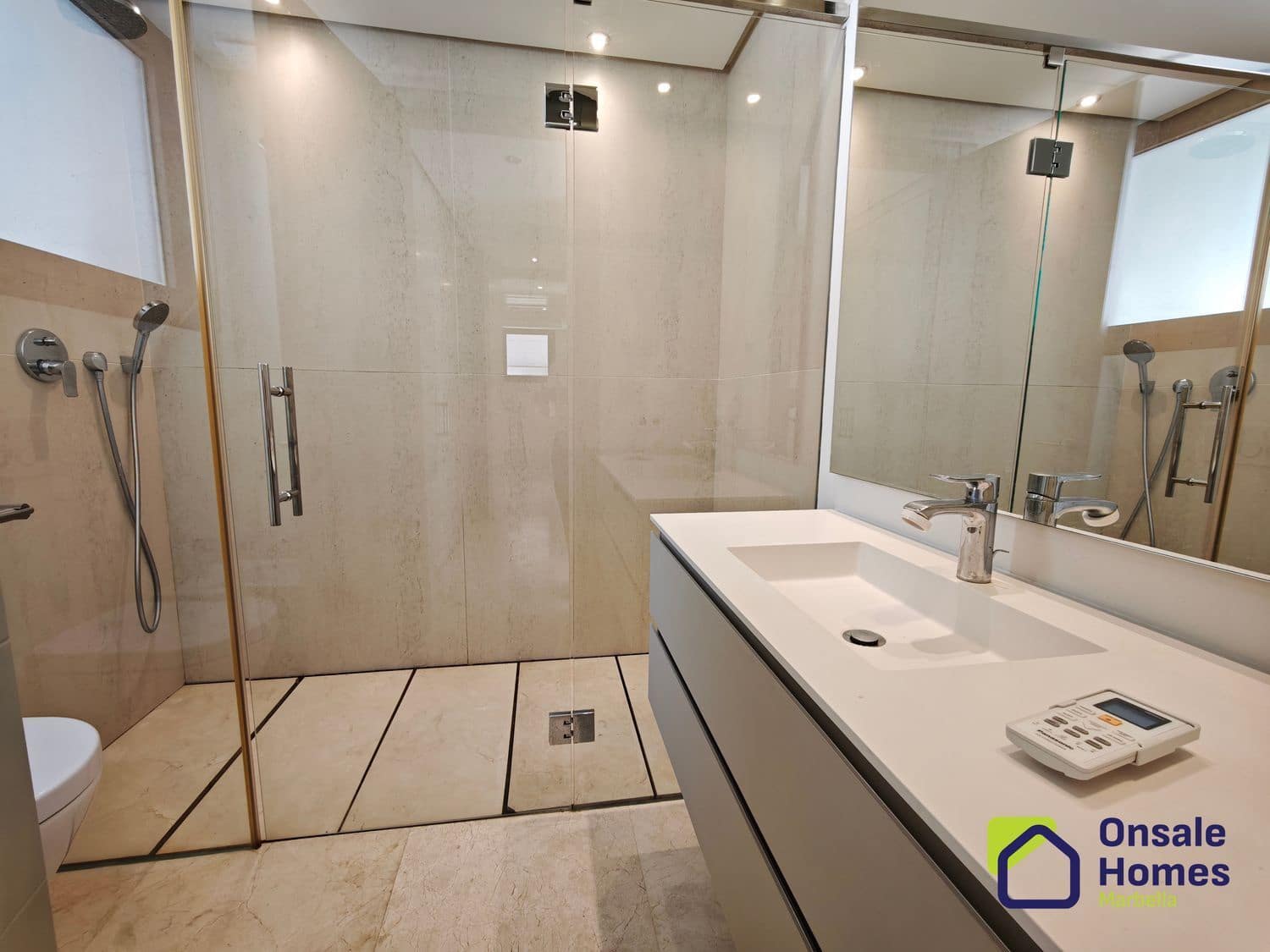 3 makuuhuone Huvila myytävänä paikassa Marbella mukana uima-altaan 
autotalli - 1 800 000 € (Ref: 9367978)