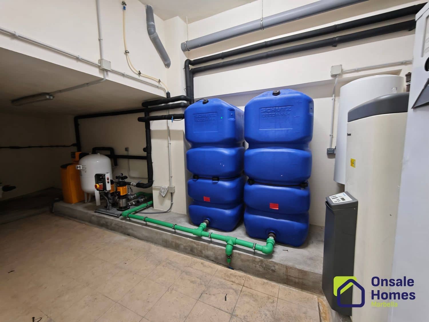 3 makuuhuone Huvila myytävänä paikassa Marbella mukana uima-altaan 
autotalli - 1 800 000 € (Ref: 9367978)