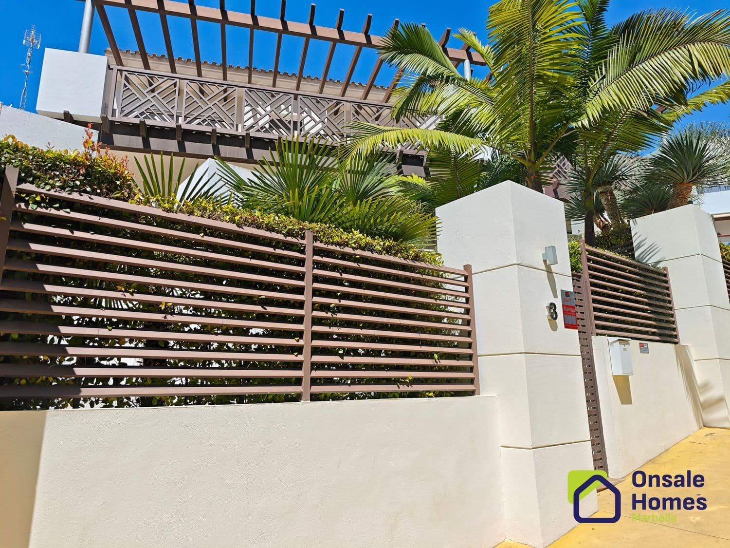 3 makuuhuone Huvila myytävänä paikassa Marbella mukana uima-altaan 
autotalli - 1 800 000 € (Ref: 9367978)