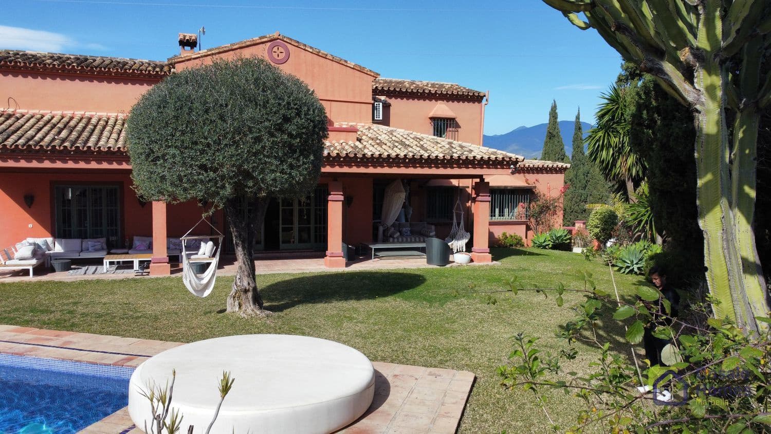 6 sypialnia Willa na sprzedaż w Nueva Andalucia z basenem - 2 290 000 € (Ref: 9367979)