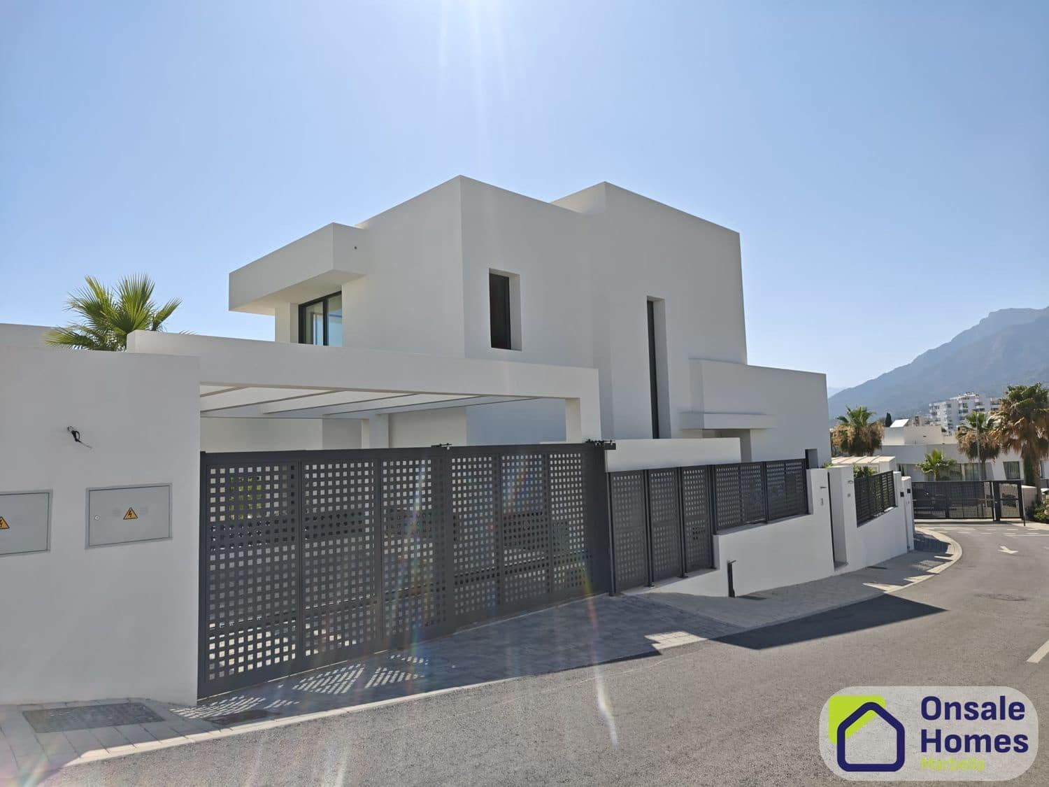4 Zimmer Villa zu verkaufen in Marbella mit Pool - 2.300.000 € (Ref: 9367982)