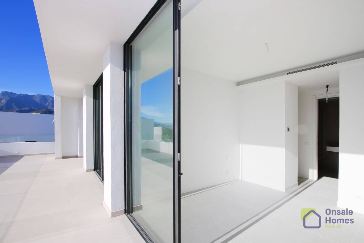 4 Zimmer Villa zu verkaufen in Marbella mit Pool - 2.300.000 € (Ref: 9367982)