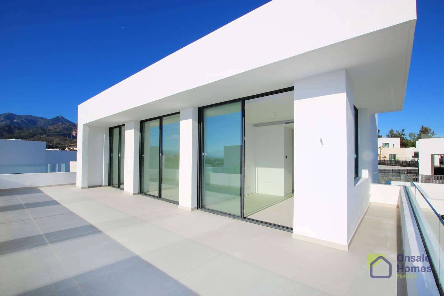 4 Zimmer Villa zu verkaufen in Marbella mit Pool - 2.300.000 € (Ref: 9367982)