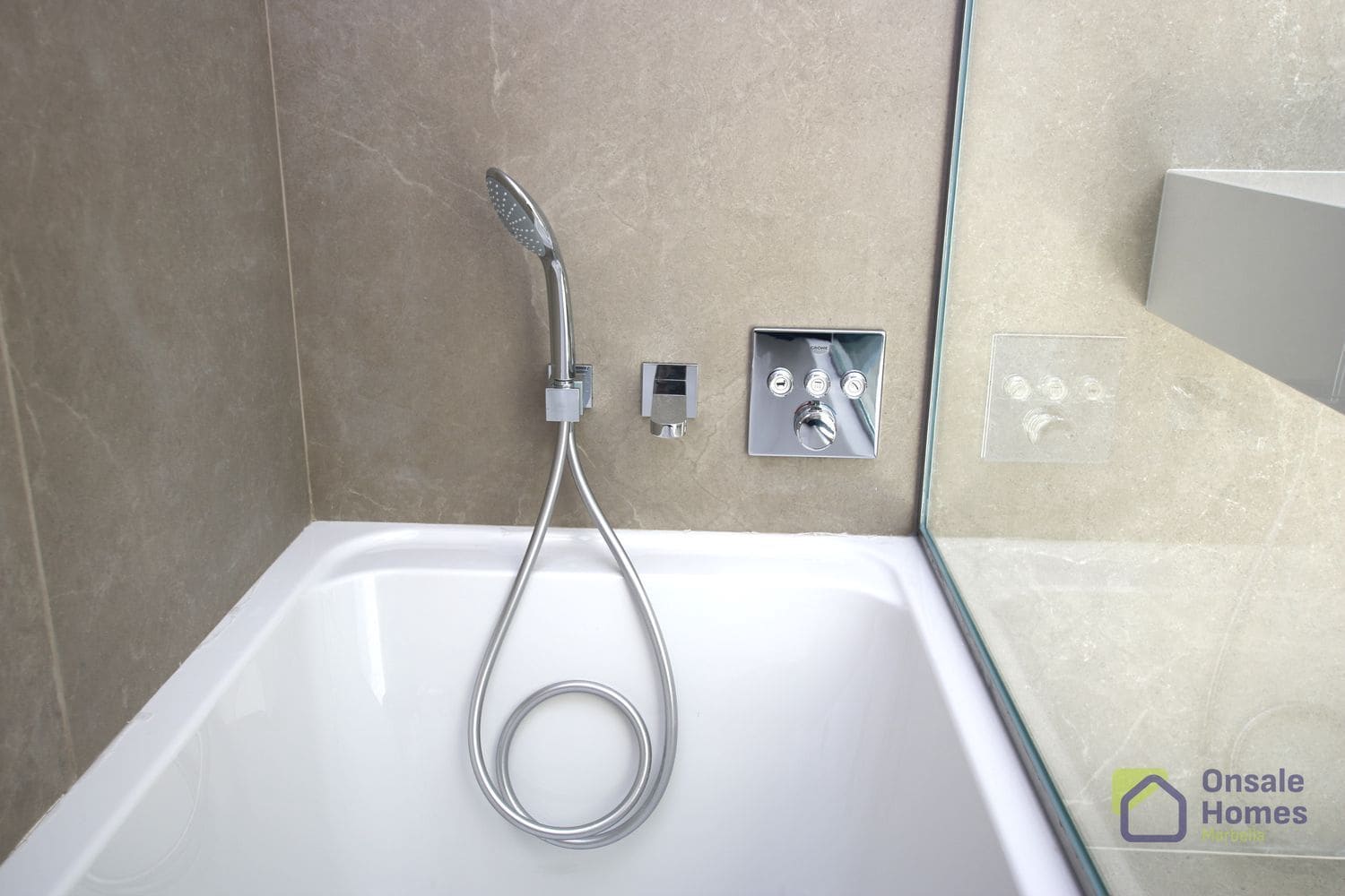 4 chambre Villa/Maison à vendre à Rio Real avec piscine garage - 2 300 000 € (Ref: 9367982)