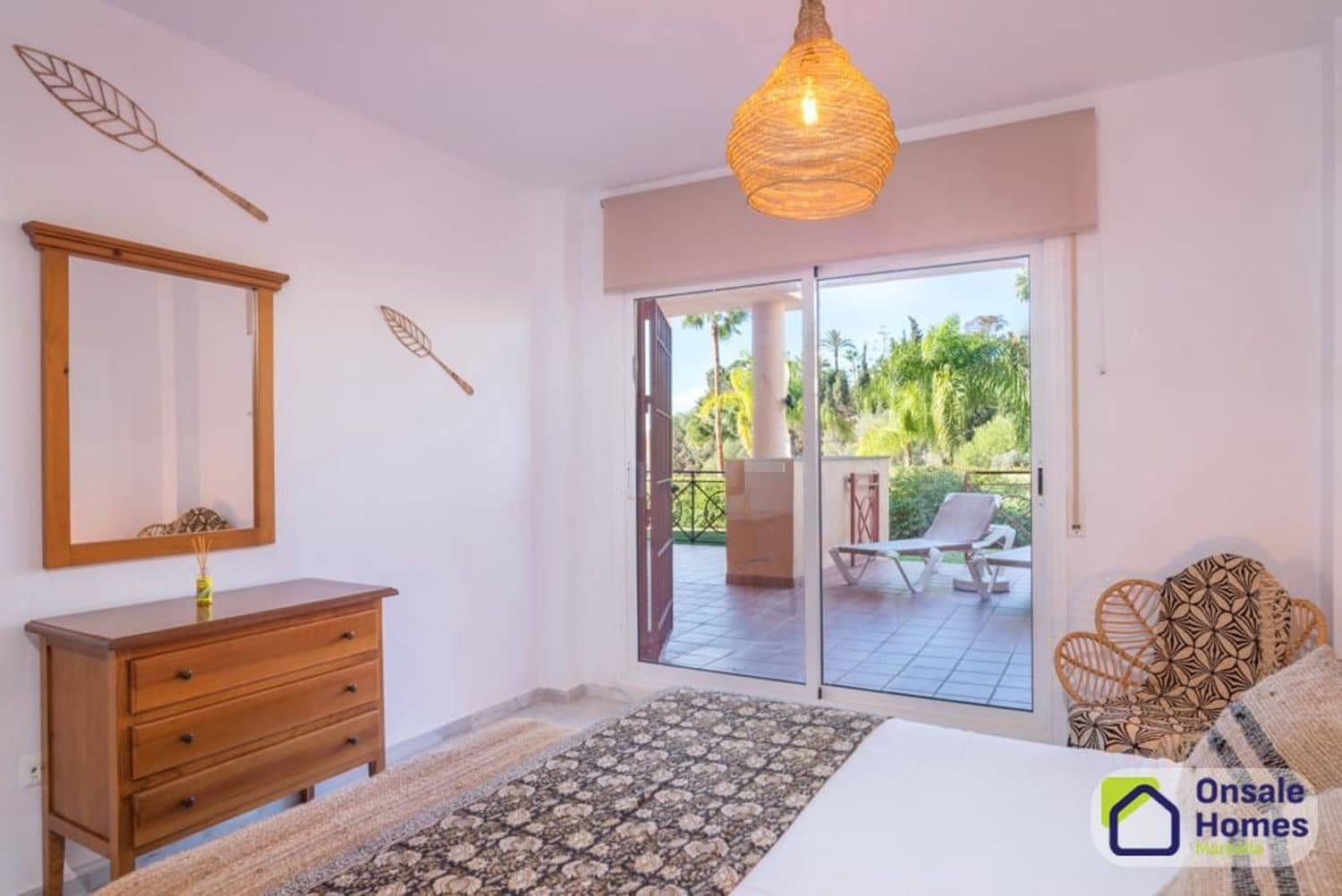 2 bedroom Flat for rent in Marbella with pool garage - € 1,700 (Ref: 9367984)