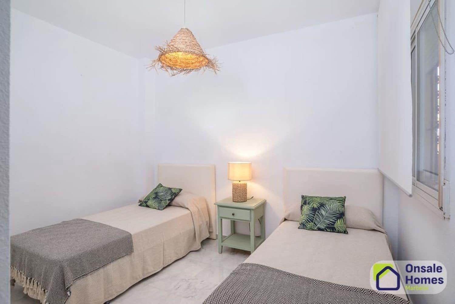 2 bedroom Flat for rent in Marbella with pool garage - € 1,700 (Ref: 9367984)