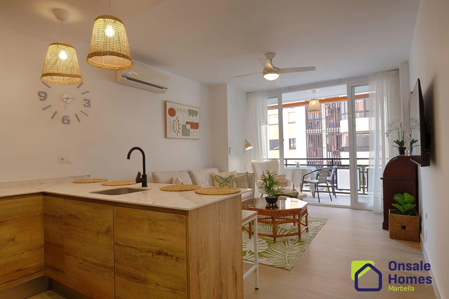 Piso de 2 habitaciones en Marbella en venta con piscina - 370.000 € (Ref: 9367991)