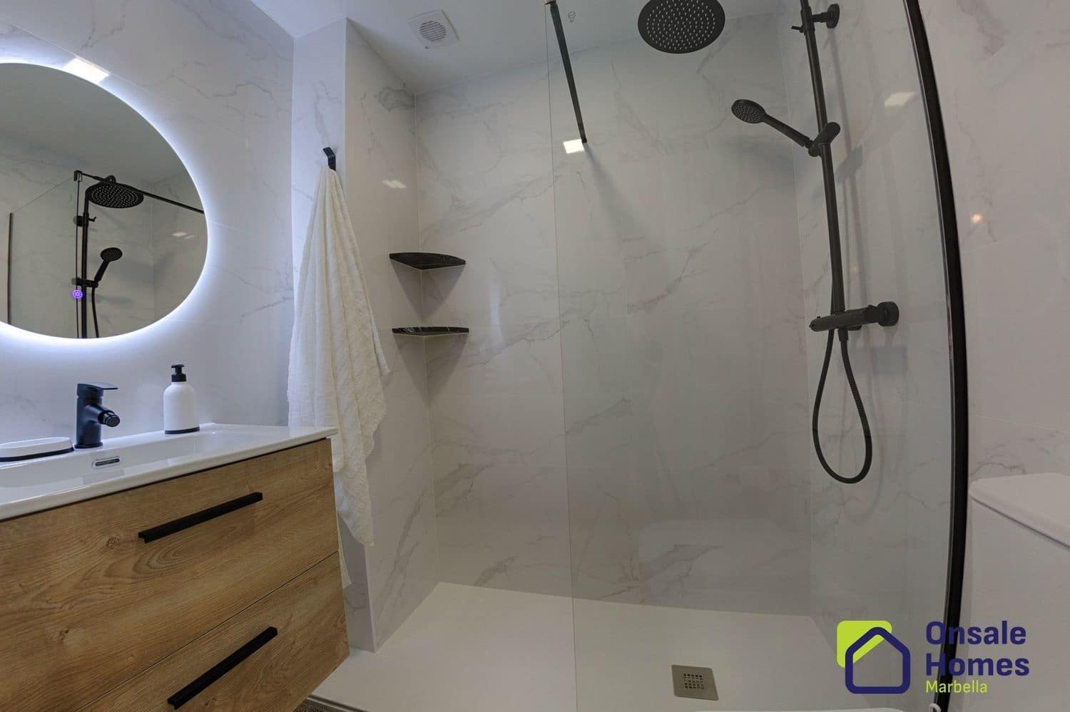 Piso de 2 habitaciones en Marbella en venta con piscina - 370.000 € (Ref: 9367991)