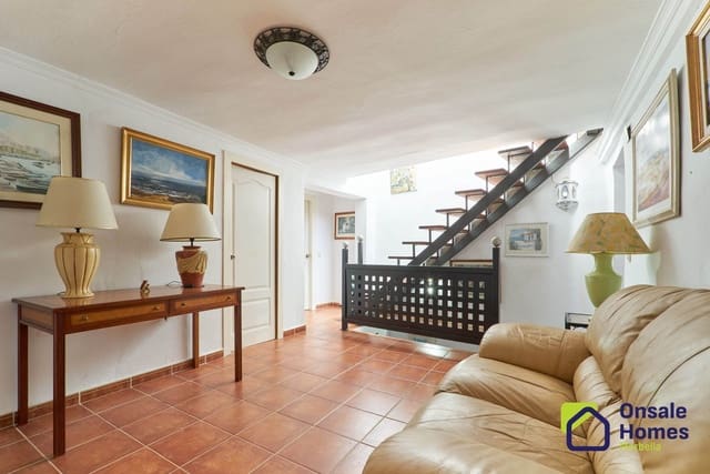 7 soveværelse Villa til salg i Casco Antiguo, Marbella - € 999.999 (Ref: 9367994)