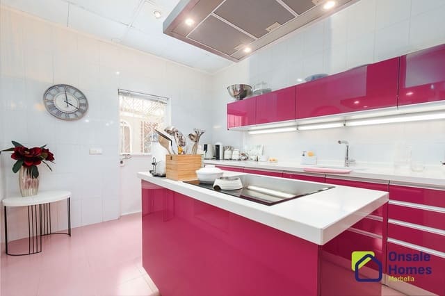 5 sypialnia Willa na sprzedaż w Huerta Belón - Calvario, Marbella z basenem - 2 300 000 € (Ref: 9367999)