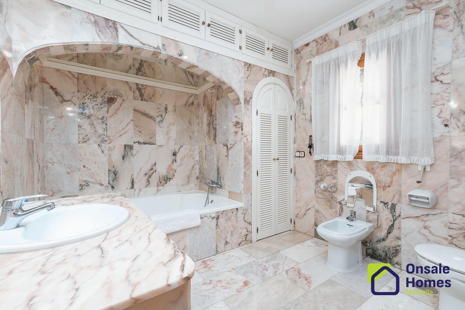 5 sypialnia Willa na sprzedaż w Marbella z basenem - 2 300 000 € (Ref: 9367999)