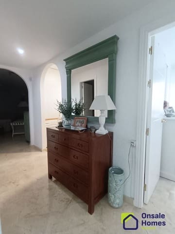 2 chambre Appartement à vendre à Puerto de Estepona, Estepona avec garage - 360 000 € (Ref: 9368013)