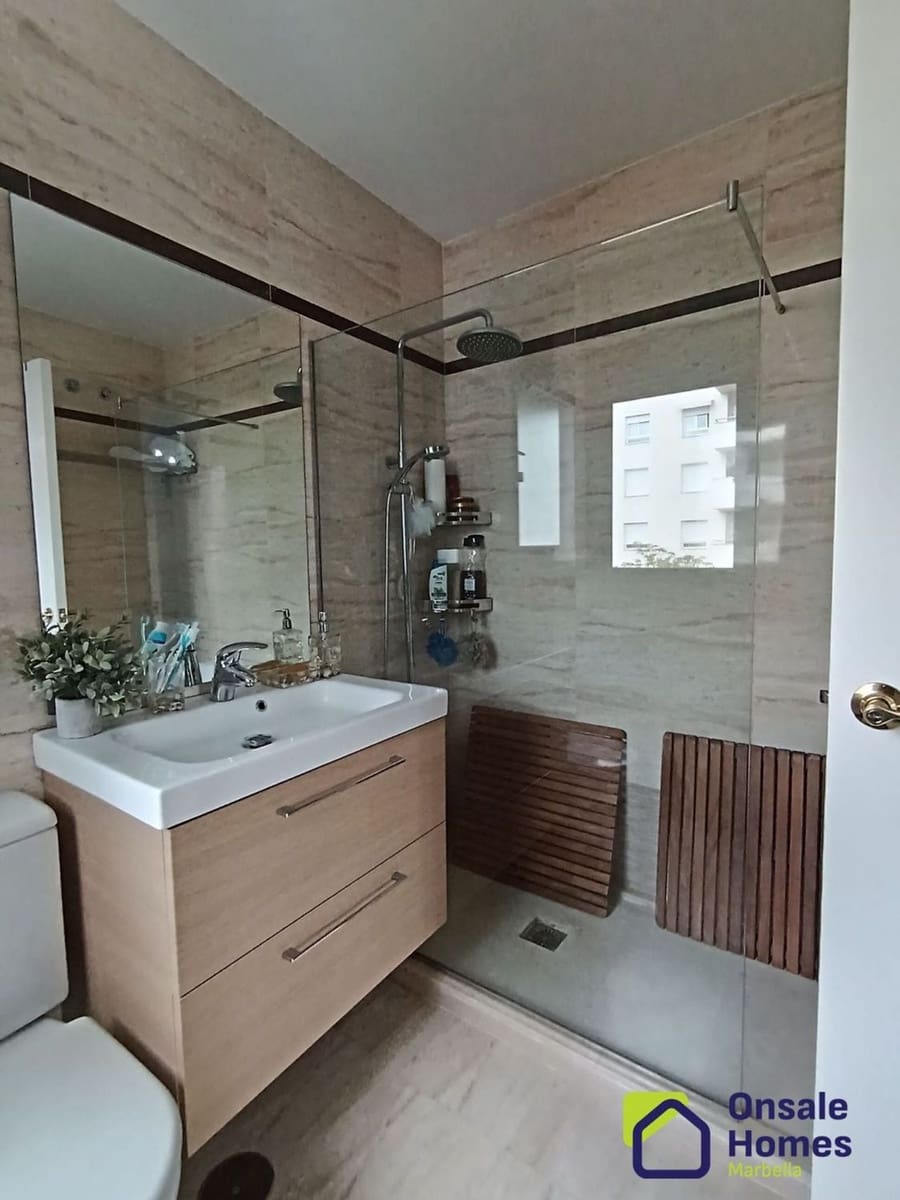 2 chambre Appartement à vendre à Estepona avec garage - 360 000 € (Ref: 9368013)