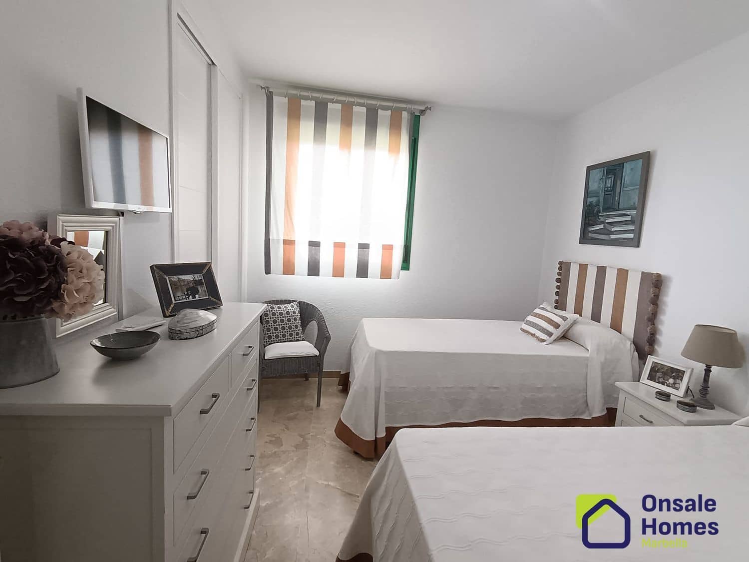 2 chambre Appartement à vendre à Estepona avec garage - 360 000 € (Ref: 9368013)