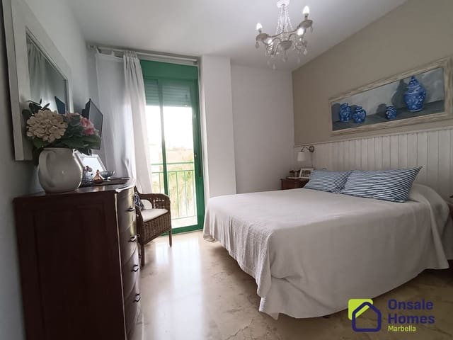 2 chambre Appartement à vendre à Puerto de Estepona, Estepona avec garage - 360 000 € (Ref: 9368013)