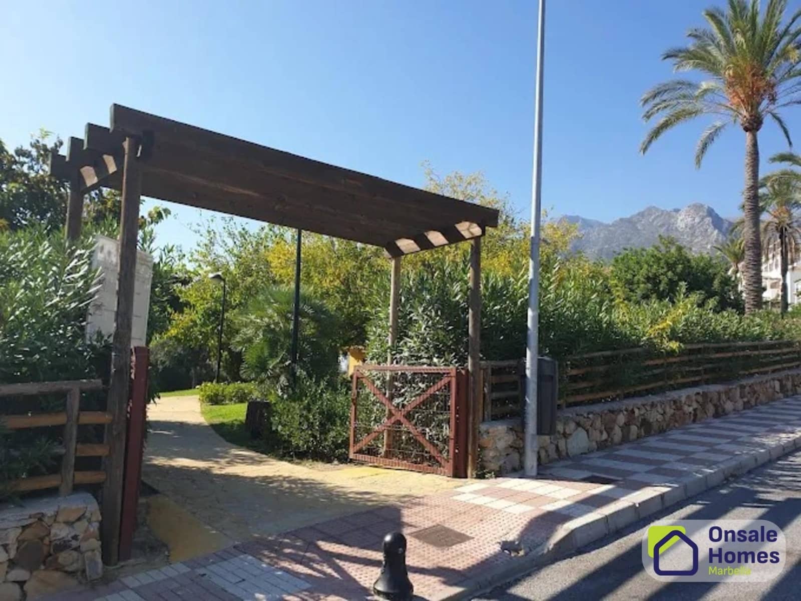 Yritys vuokrattavana paikassa Marbella - 1 500 € (Ref: 9373819)