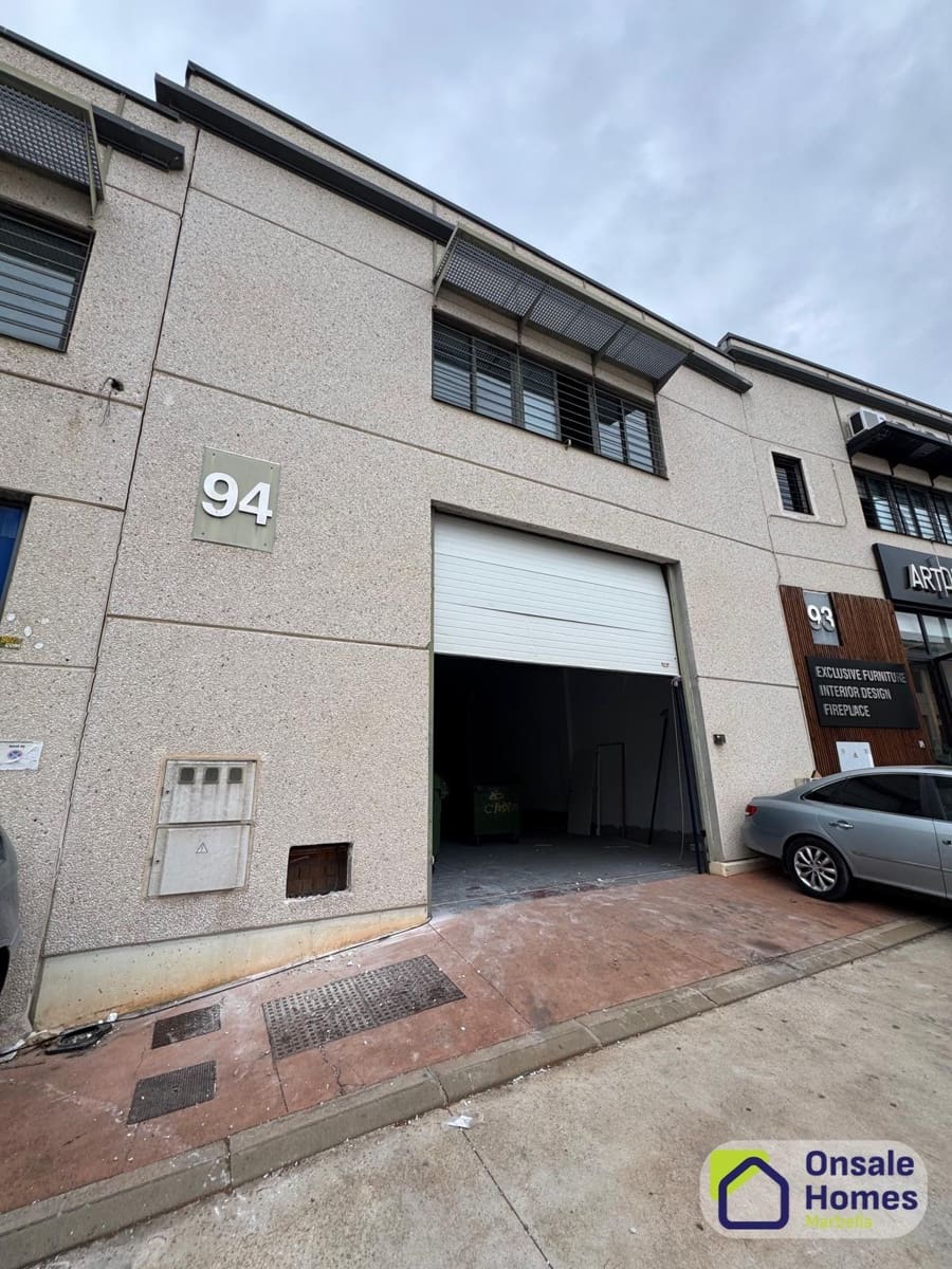 Entreprise de 2 chambres à louer à Nueva Andalucia - 4 000 € (Ref: 9390766)