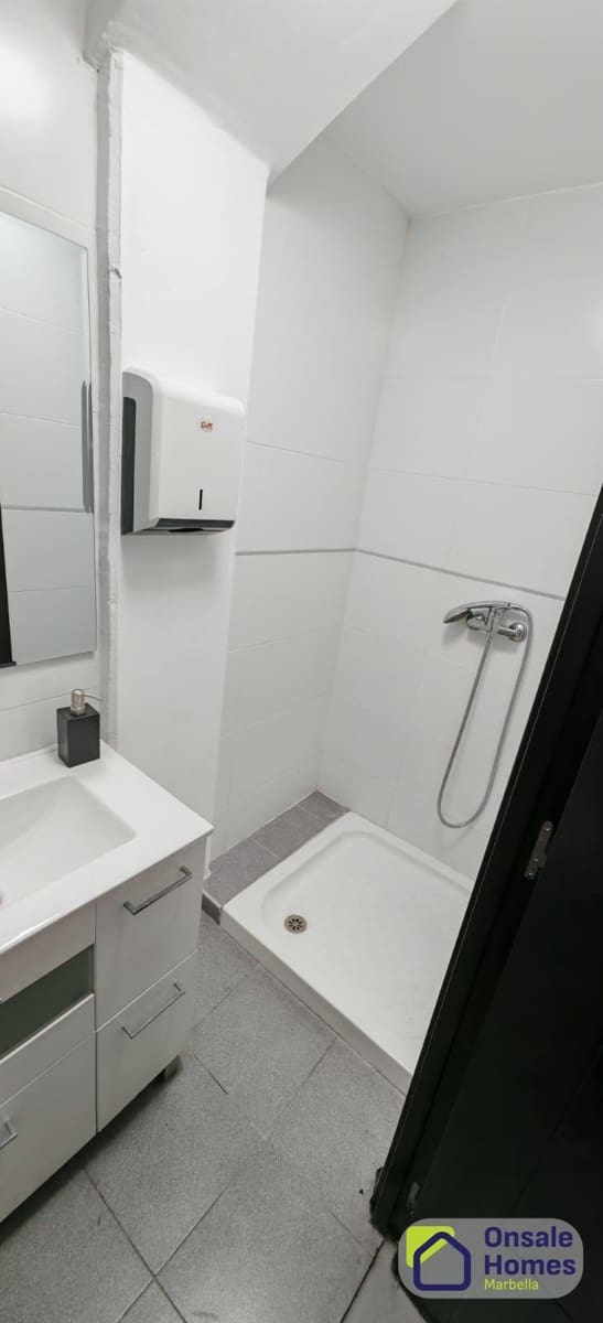 3 Zimmer Firma/Unternehmen zu vermieten in Nueva Andalucia - 3.800 € (Ref: 9398459)