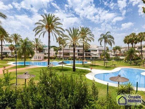 1 bedroom Penthouse for rent in Nueva Andalucia with pool garage - € 1,800 (Ref: 9410936)