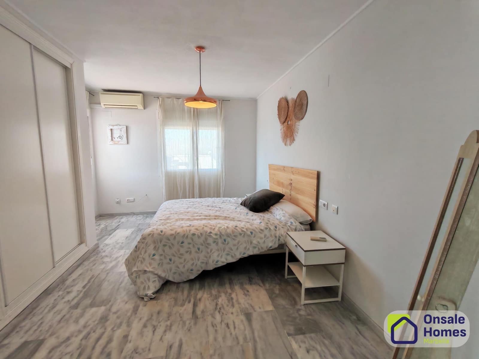 1 bedroom Penthouse for rent in Nueva Andalucia with pool garage - € 1,800 (Ref: 9410936)