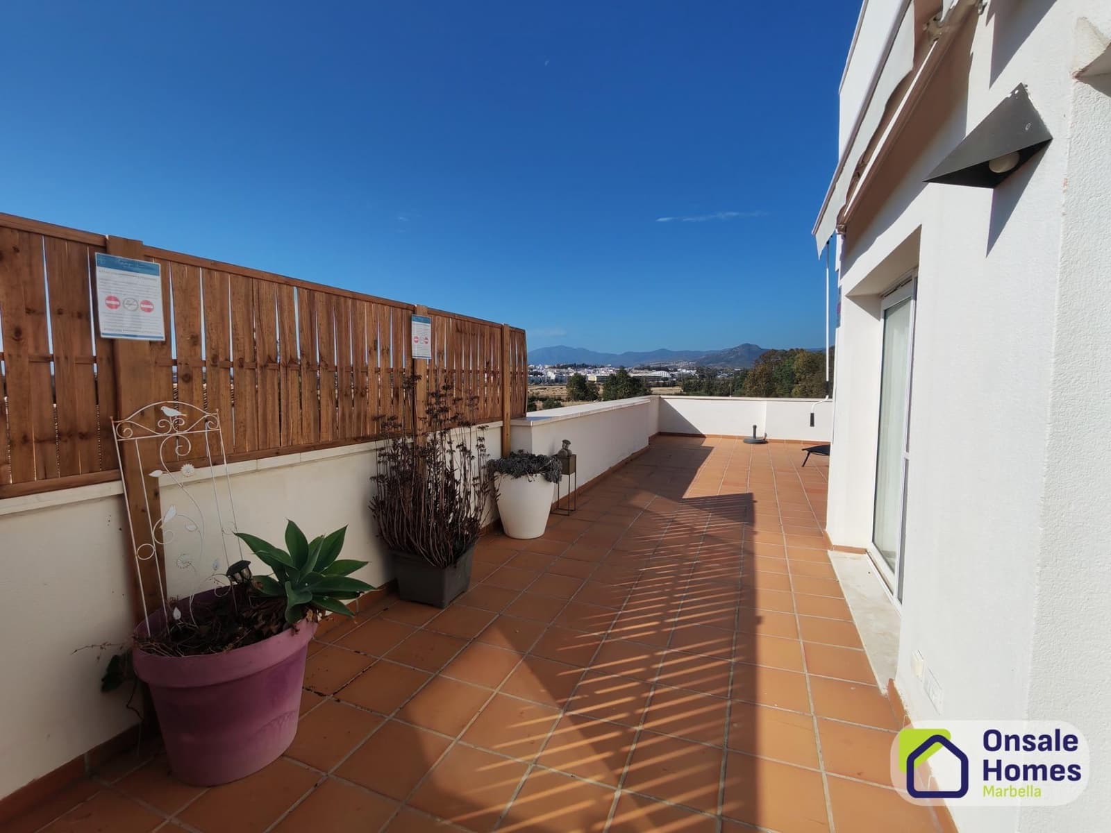 1 bedroom Penthouse for rent in Nueva Andalucia with pool garage - € 1,800 (Ref: 9410936)