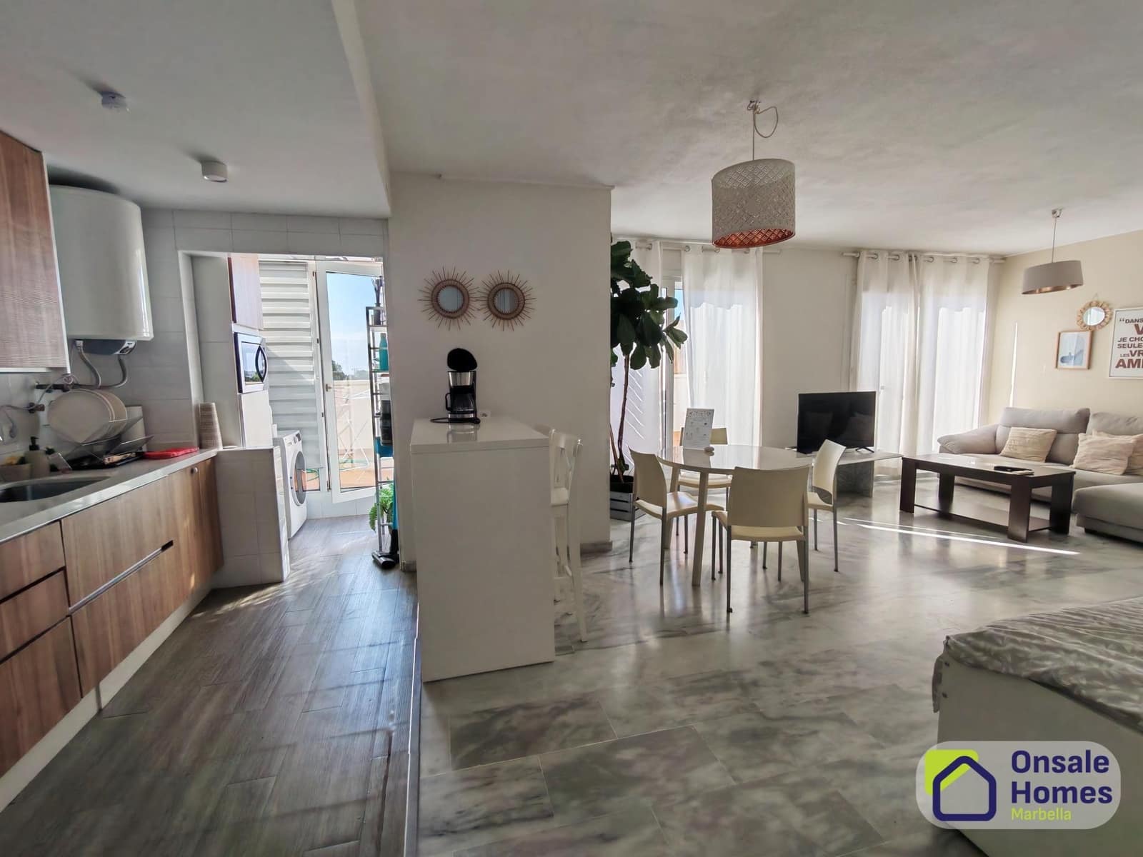 1 bedroom Penthouse for rent in Nueva Andalucia with pool garage - € 1,800 (Ref: 9410936)