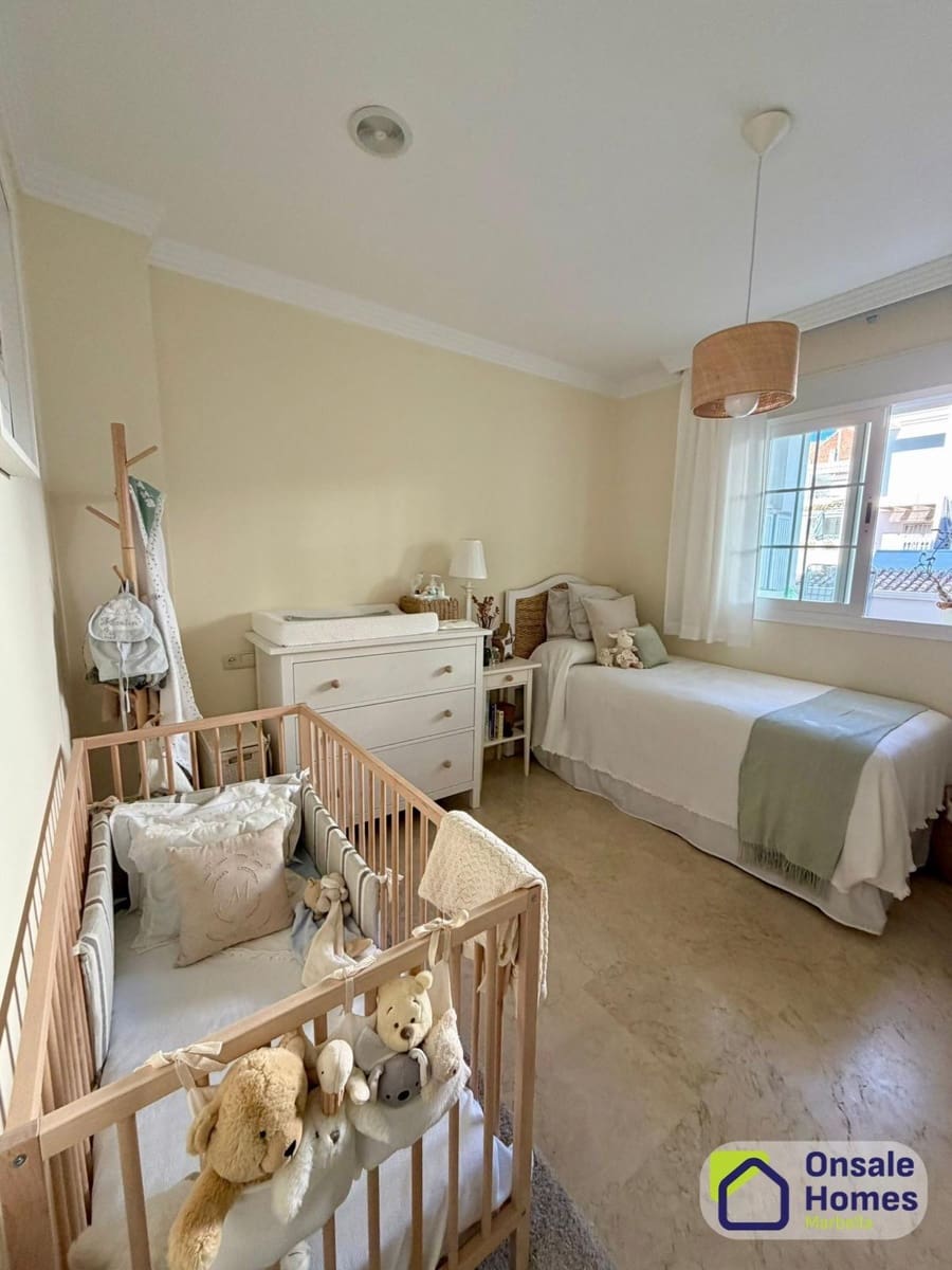 2 bedroom Apartment for sale in Rio Real with pool garage - € 395,000 (Ref: 9427149)