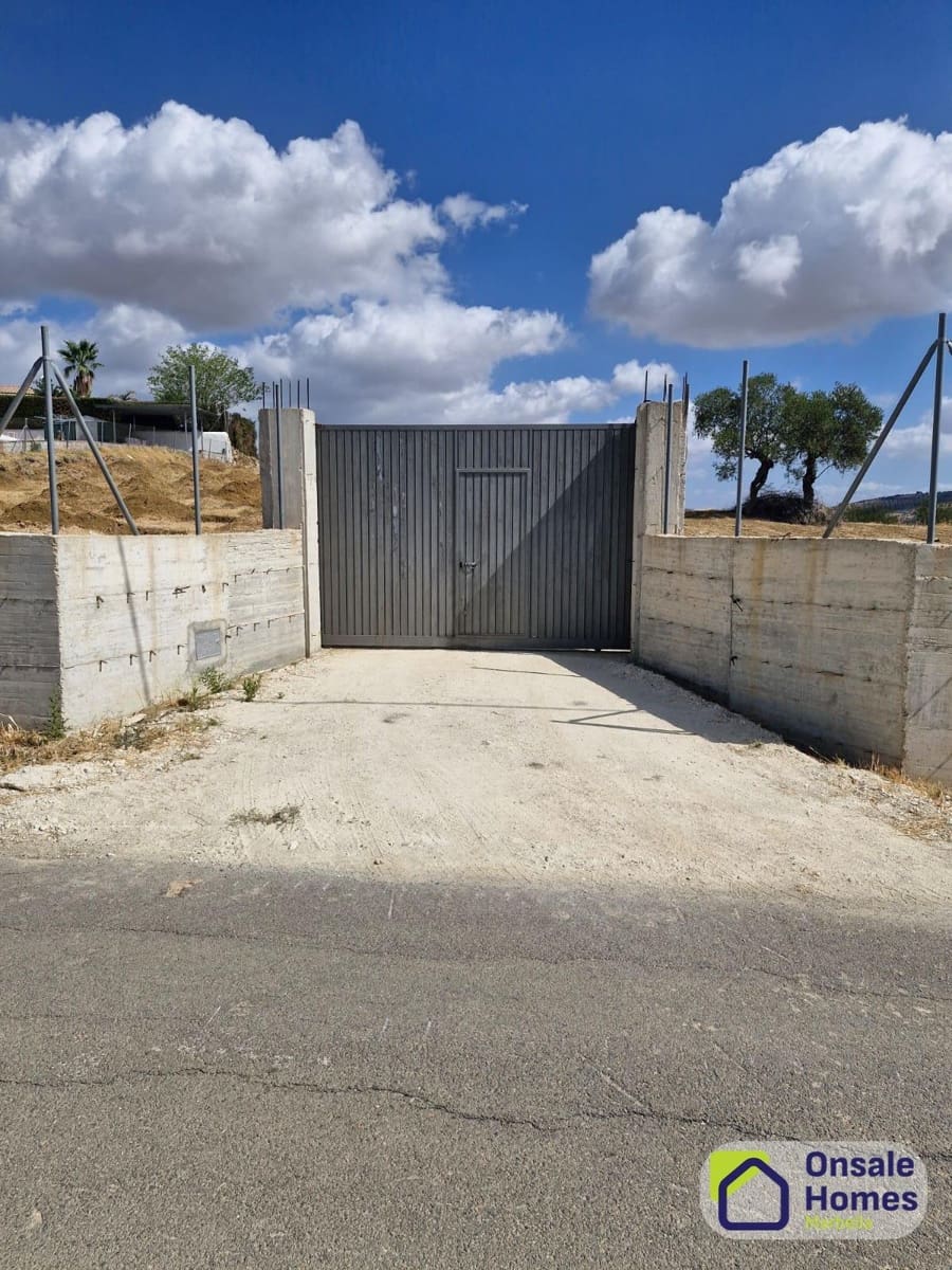 Mark till salu i Tolox - 175 000 € (Ref: 9427150)