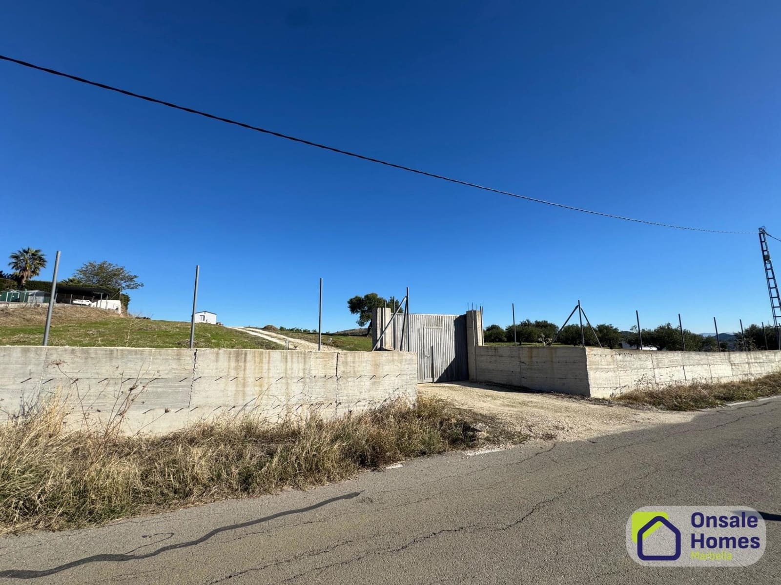 Mark till salu i Tolox - 175 000 € (Ref: 9427150)