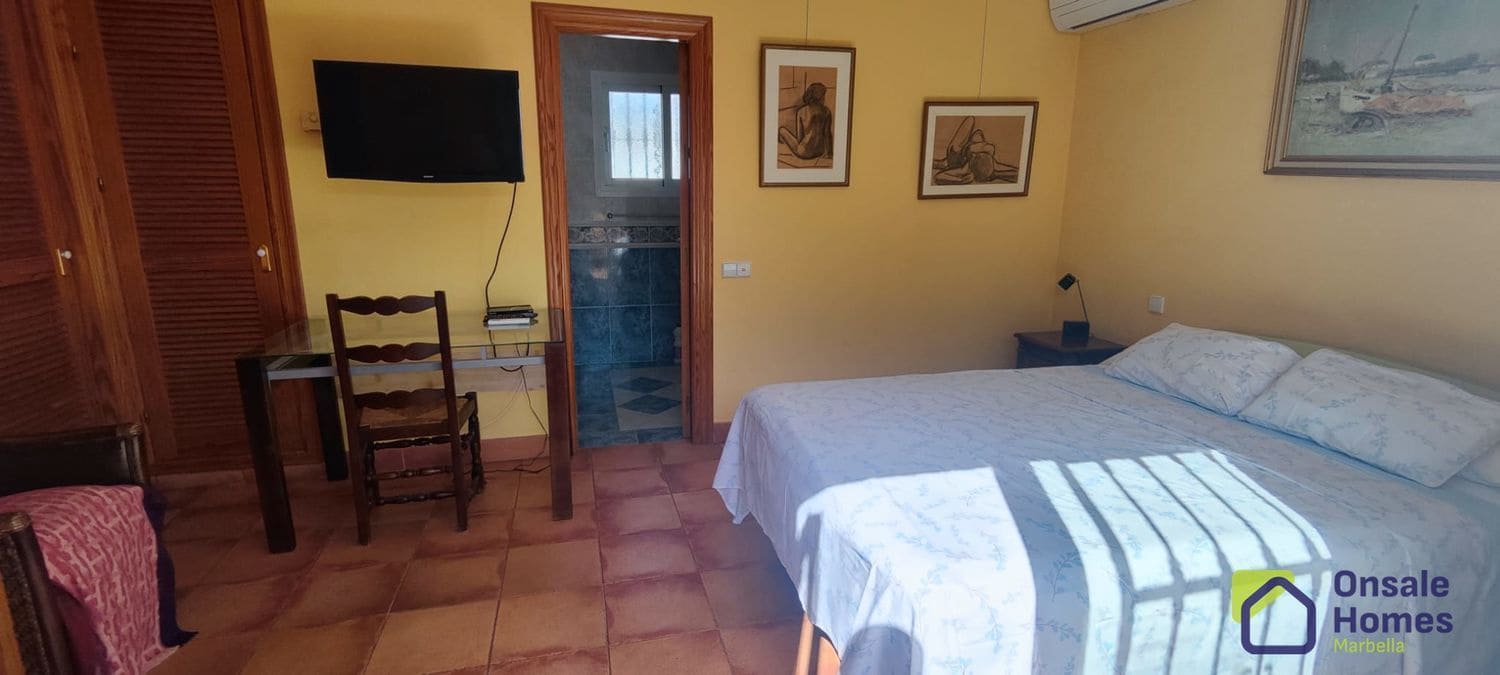 6 sypialnia Willa na sprzedaż w Marbella z basenem - 1 250 000 € (Ref: 9431258)