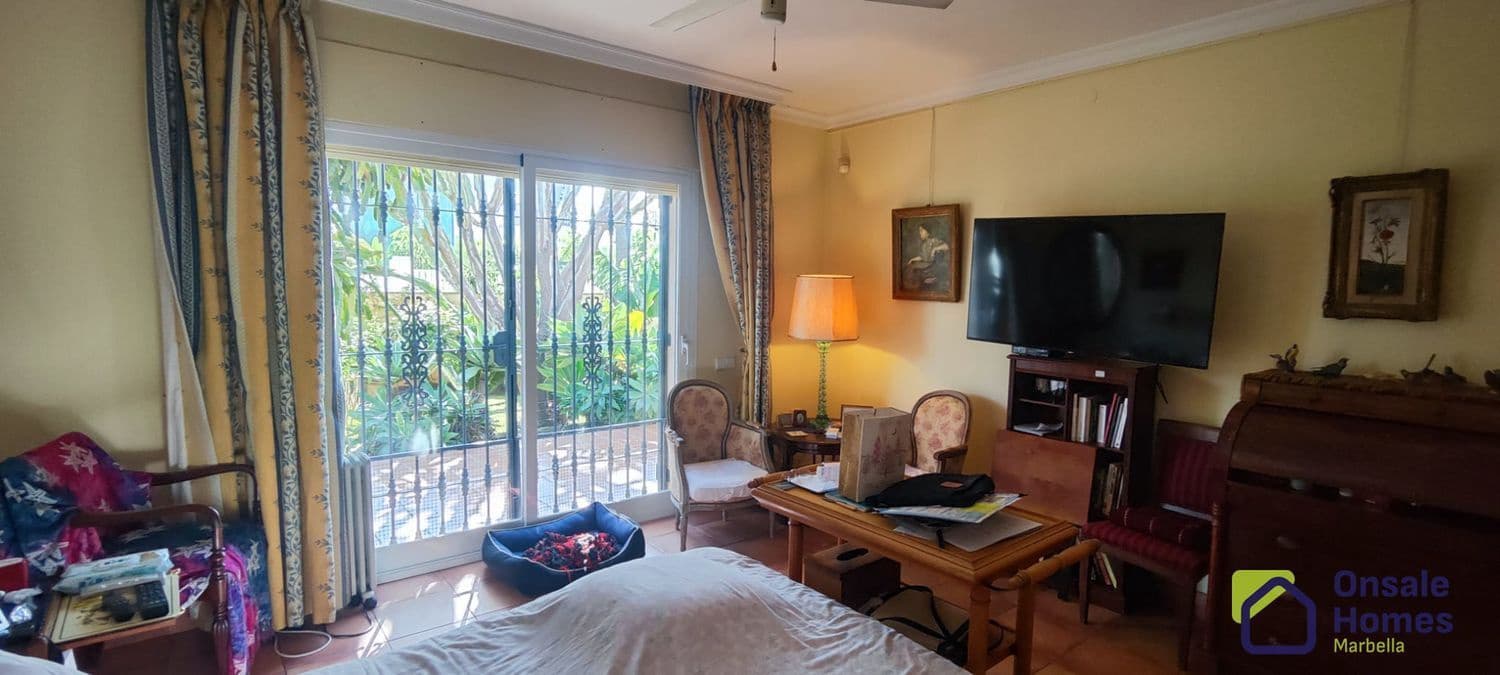 6 sypialnia Willa na sprzedaż w Marbella z basenem - 1 250 000 € (Ref: 9431258)