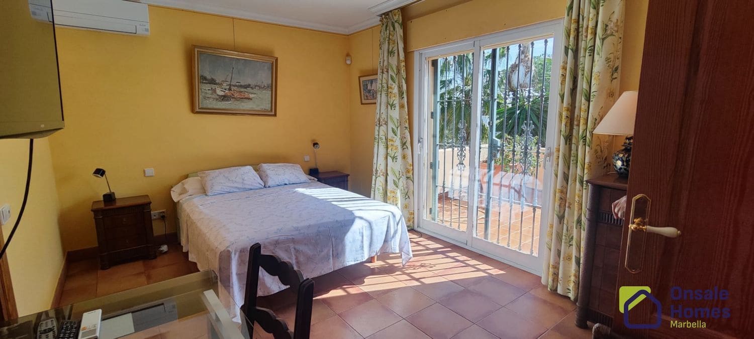 6 sypialnia Willa na sprzedaż w Marbella z basenem - 1 250 000 € (Ref: 9431258)