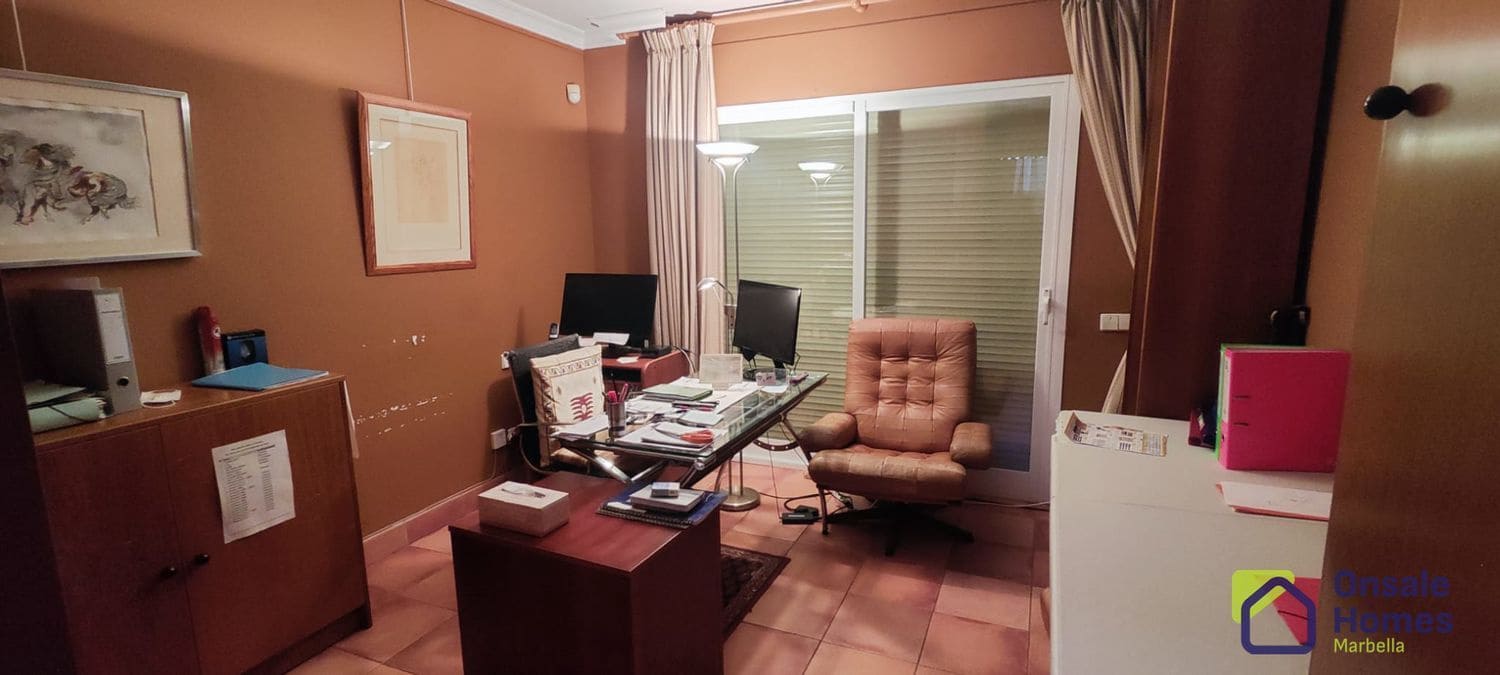 6 sypialnia Willa na sprzedaż w Marbella z basenem - 1 250 000 € (Ref: 9431258)