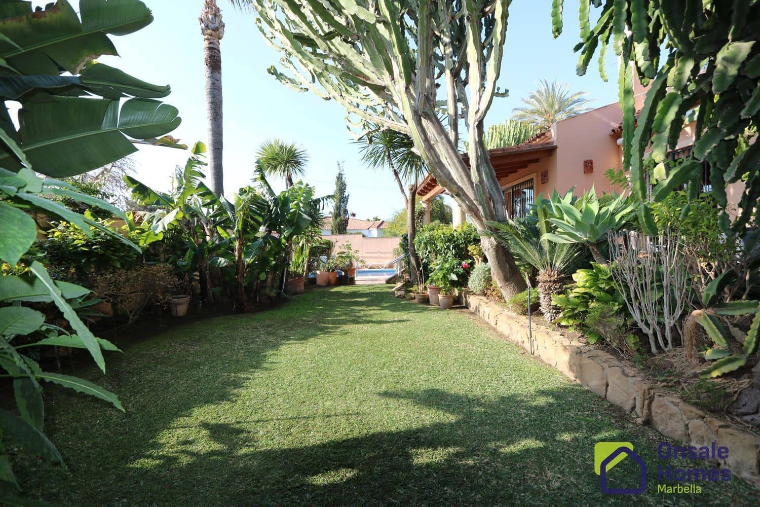 6 sypialnia Willa na sprzedaż w Marbella z basenem - 1 250 000 € (Ref: 9431258)