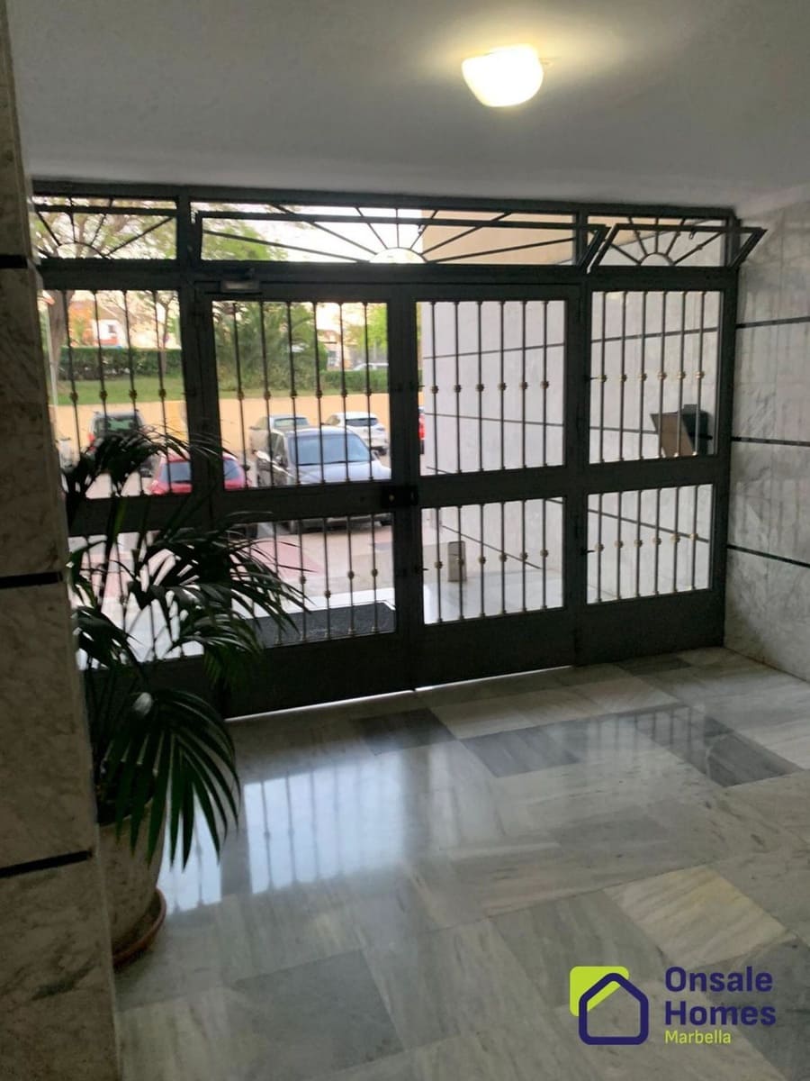 4 sypialnia Mieszkanie na sprzedaż w Marbella z garażem - 350 000 € (Ref: 9431259)