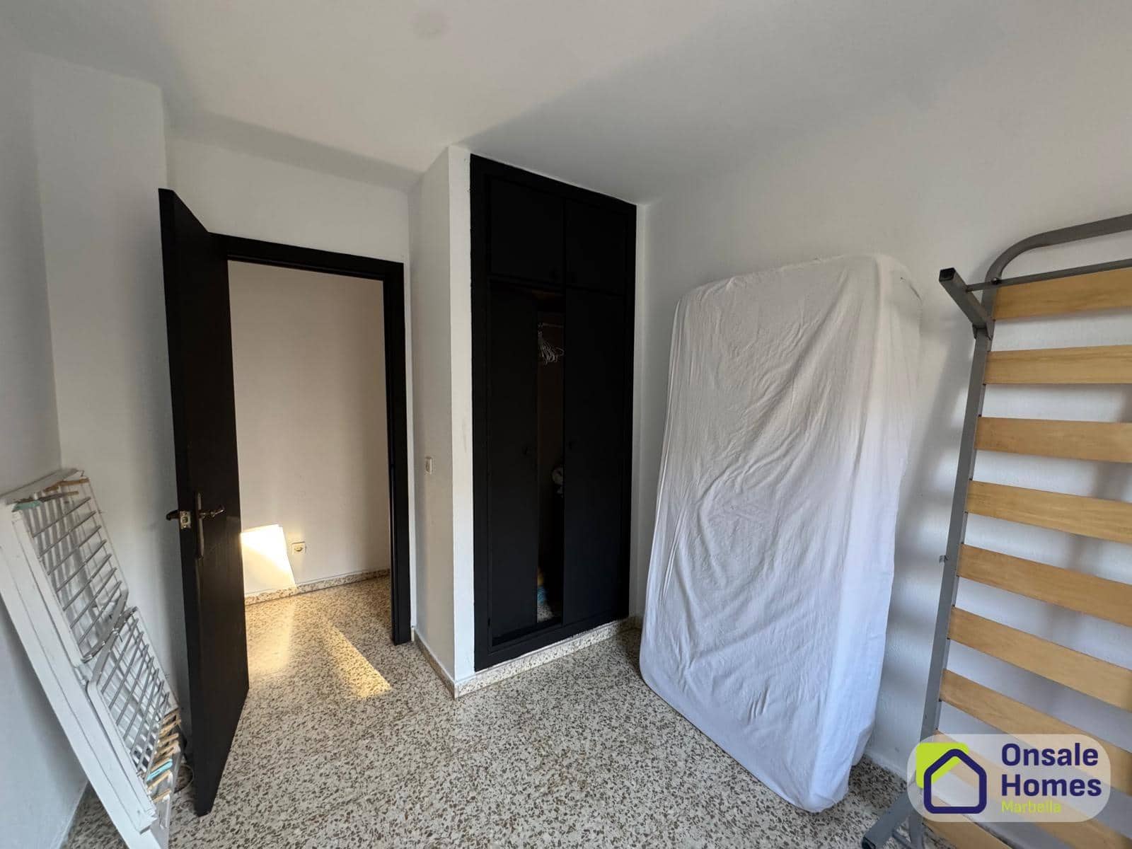 4 sypialnia Mieszkanie na sprzedaż w Marbella z garażem - 350 000 € (Ref: 9431259)