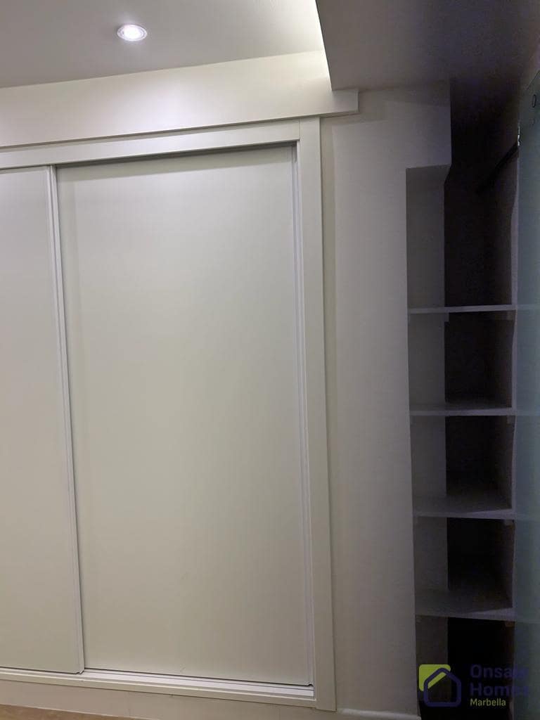 5 makuuhuone Huoneisto myytävänä paikassa Marbella mukana uima-altaan - 365 000 € (Ref: 9468450)