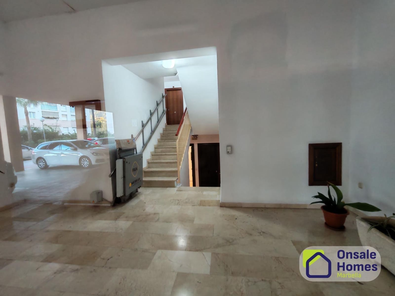 5 makuuhuone Huoneisto myytävänä paikassa Marbella mukana uima-altaan - 365 000 € (Ref: 9468450)