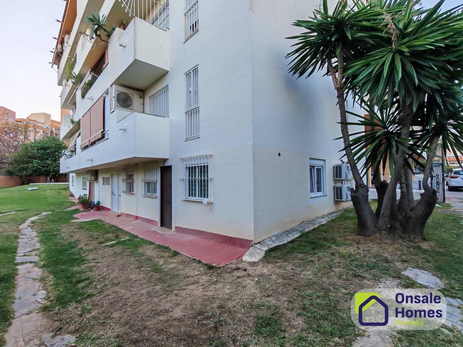 5 makuuhuone Huoneisto myytävänä paikassa Marbella mukana uima-altaan - 365 000 € (Ref: 9468450)