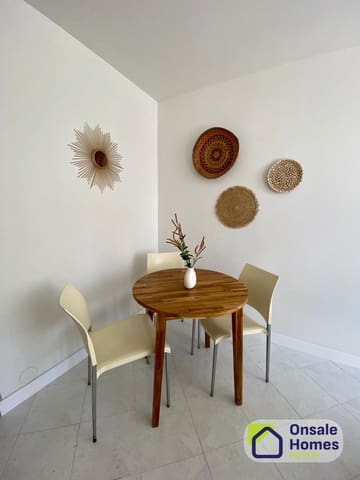 Huoneisto vuokrattavana paikassa Playa de Fontanilla, Marbella mukana uima-altaan 
autotalli - 1 150 € (Ref: 9511993)