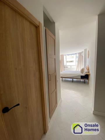 Huoneisto vuokrattavana paikassa Playa de Fontanilla, Marbella mukana uima-altaan 
autotalli - 1 150 € (Ref: 9511993)