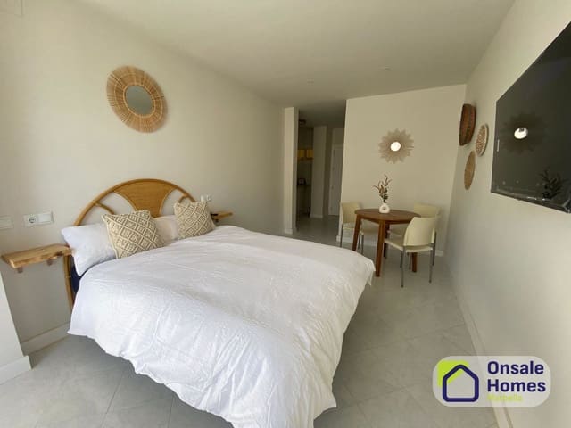 Huoneisto vuokrattavana paikassa Playa de Fontanilla, Marbella mukana uima-altaan 
autotalli - 1 150 € (Ref: 9511993)