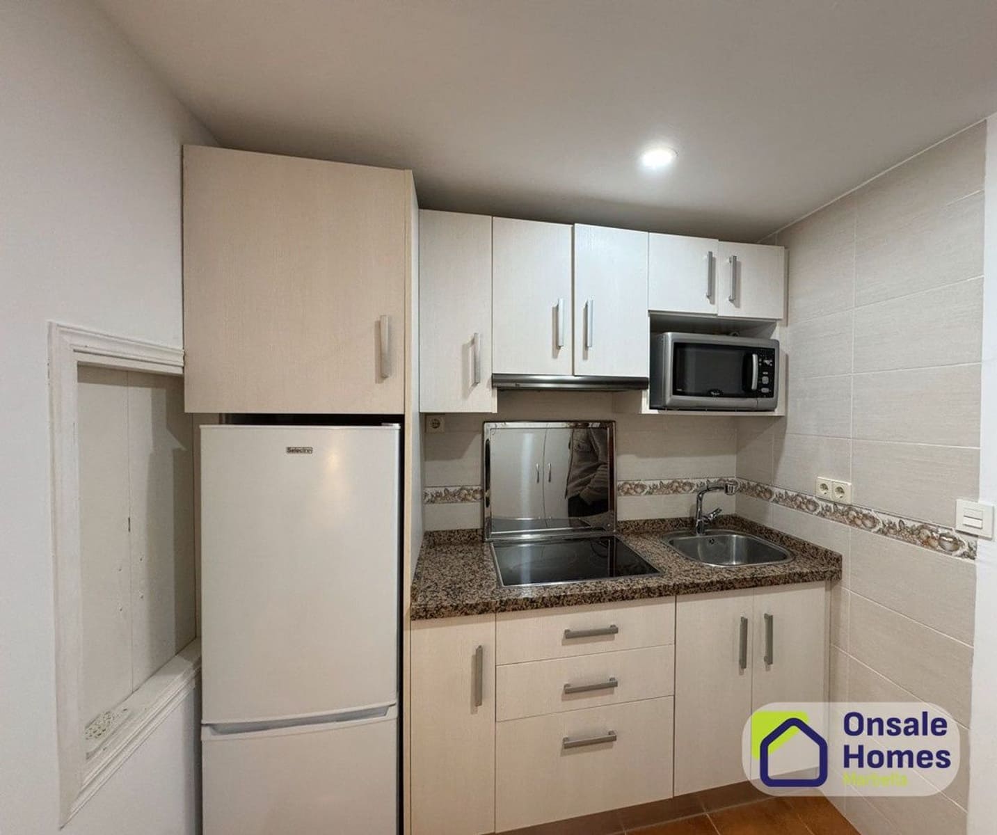 Leilighet til leie i Marbella med garasje - € 1 150 (Ref: 9518070)