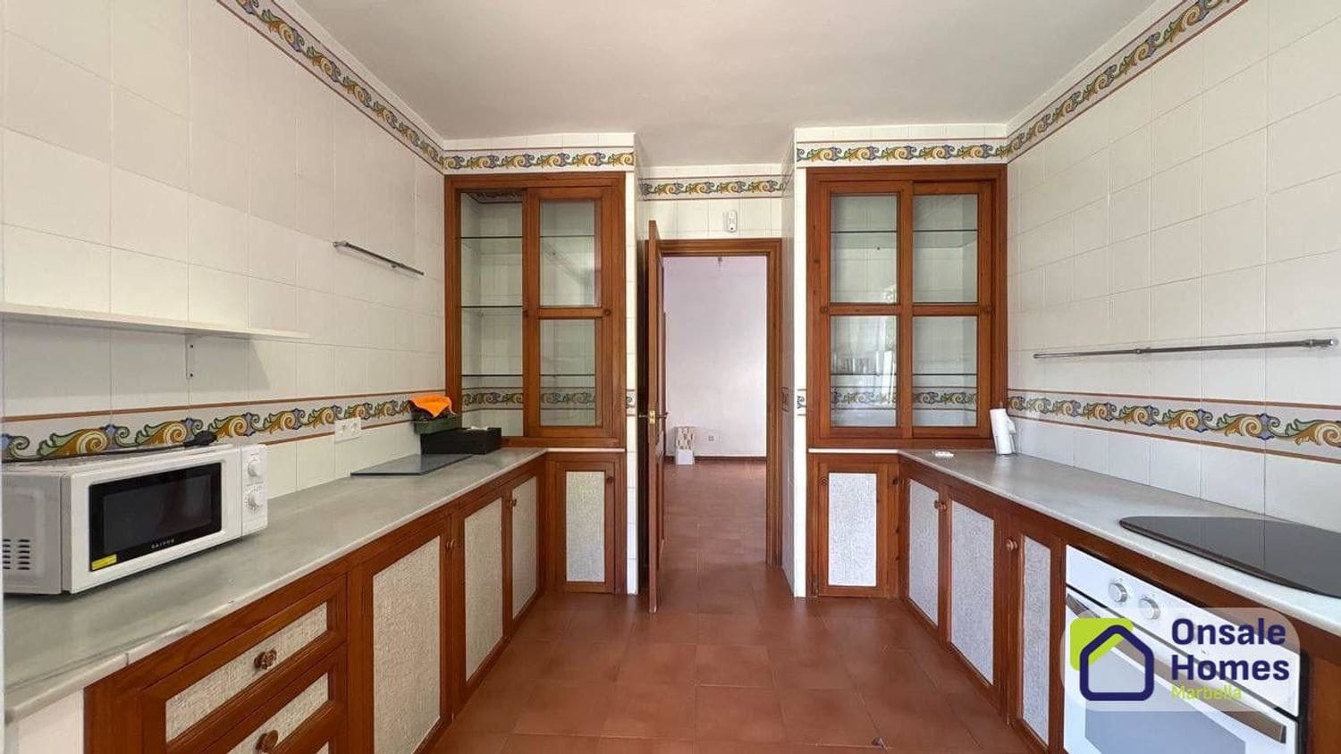 Villa/Maison de 6 chambres à louer à Marbella avec piscine garage - 3 900 € (Ref: 9518071)