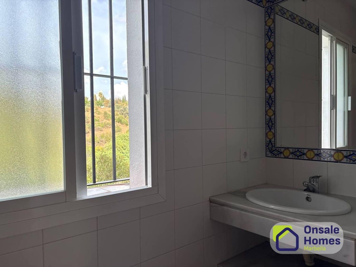 Villa/Maison de 6 chambres à louer à Marbella avec piscine garage - 3 900 € (Ref: 9518071)