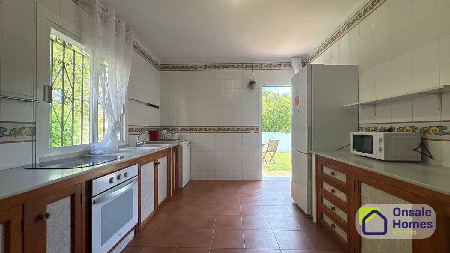 Villa/Maison de 6 chambres à louer à Marbella avec piscine garage - 3 900 € (Ref: 9518071)