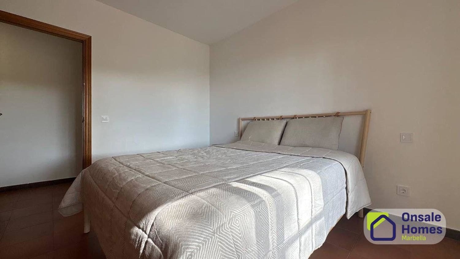 Villa/Maison de 6 chambres à louer à Marbella avec piscine garage - 3 900 € (Ref: 9518071)