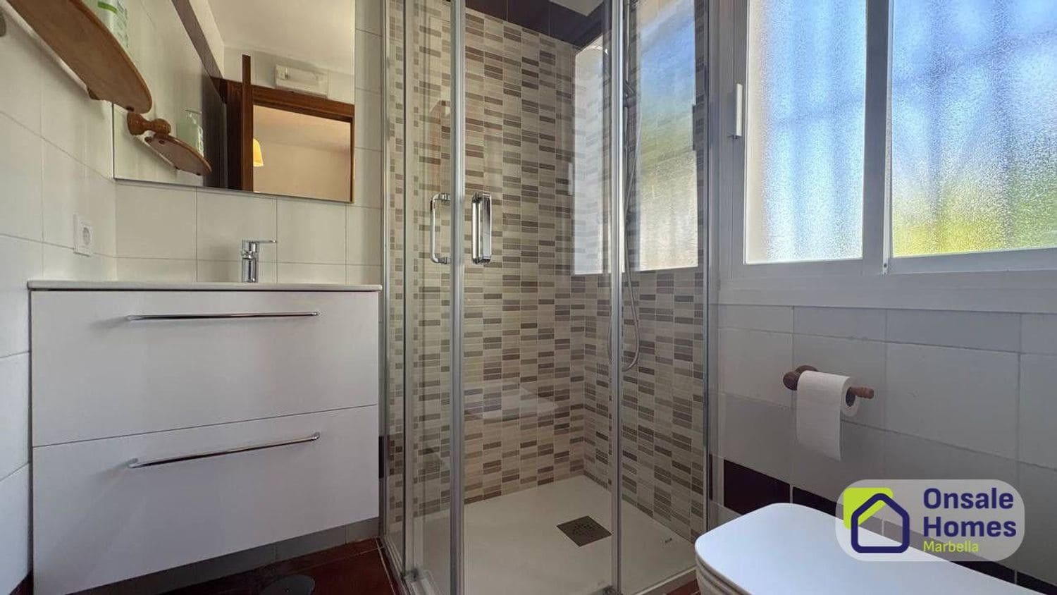 Villa/Maison de 6 chambres à louer à Marbella avec piscine garage - 3 900 € (Ref: 9518071)