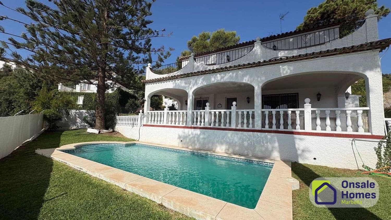Villa/Maison de 6 chambres à louer à Marbella avec piscine garage - 3 900 € (Ref: 9518071)
