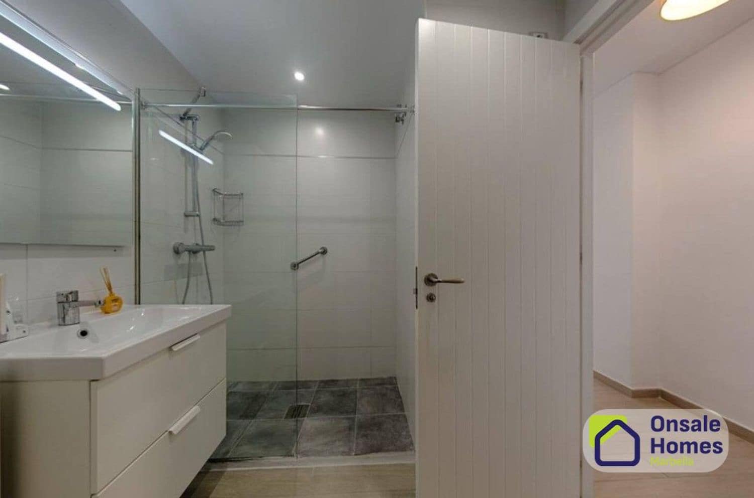 1 soverom Leilighet til salgs i Marbella med garasje - € 315 000 (Ref: 9529219)